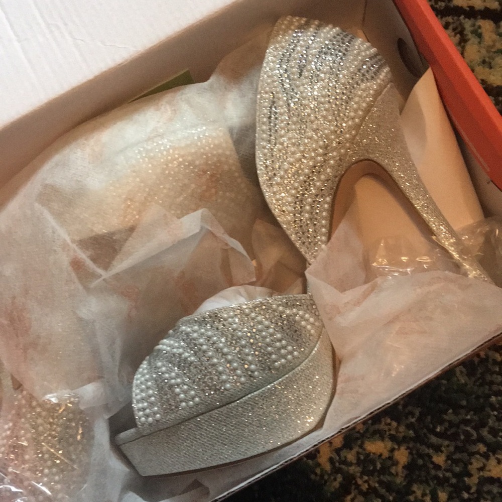 Silver sparkle heel NIB